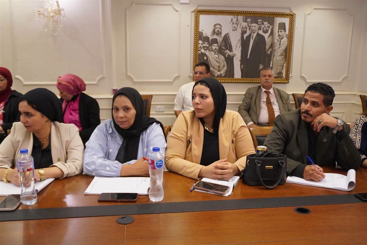 "معهد الوفد للدراسات السياسية والاستراتيجية".. رضا فرحات يدعو لعودة المجالس المحلية وإنهاء الفراغ السياسي - صورة 9